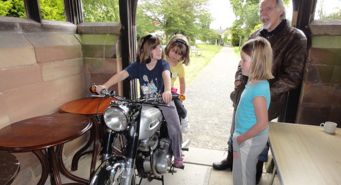 Childrens' Holiday Club